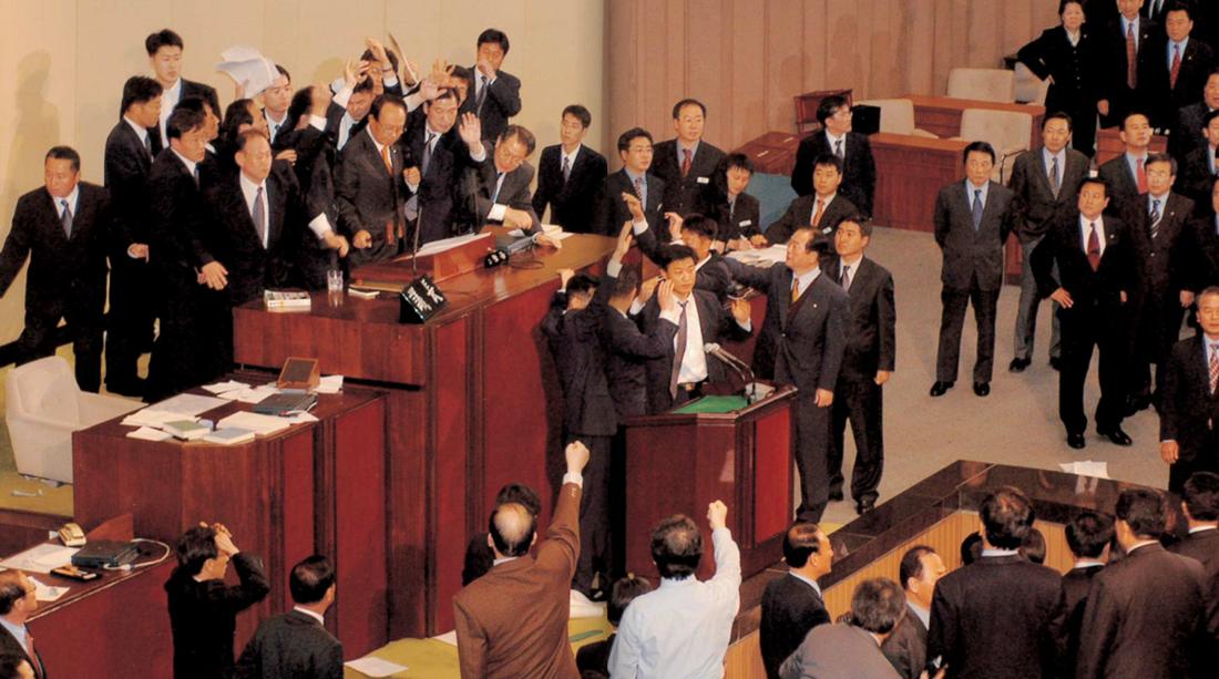 기록물로 살펴본 역대 대통령의 하야와 탄핵