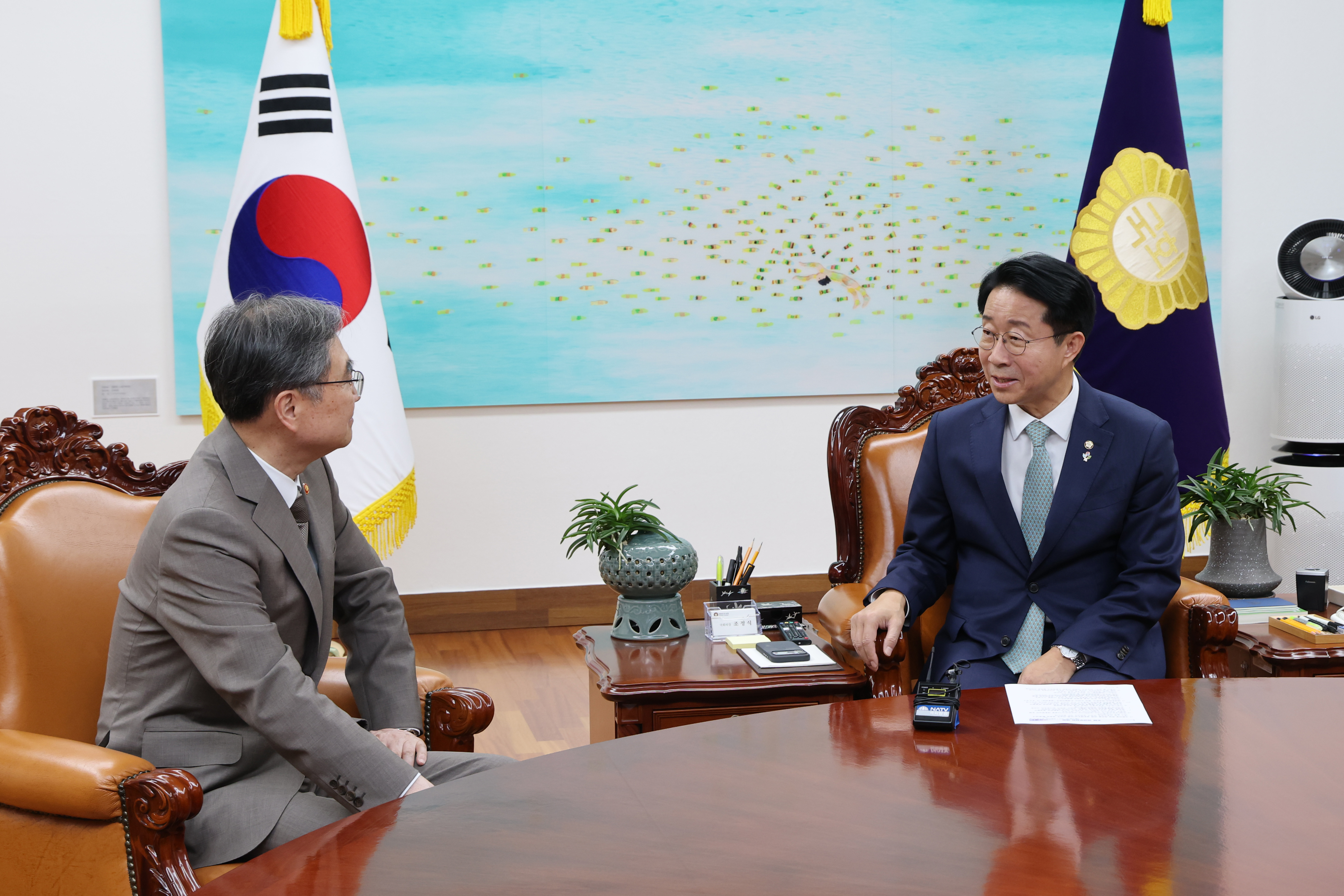 조현 외교부장관 조정식 국회의장 예방